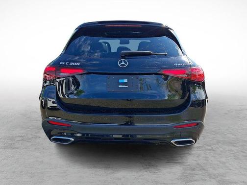 Obsidian Black Metallic 2026 Mercedes-Benz GLC 300 Base 4MATIC
