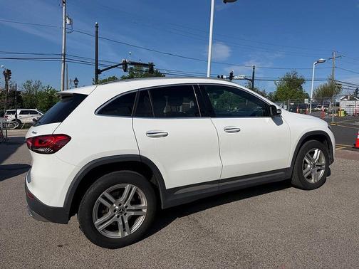 Polar White 2022 Mercedes-Benz GLA 250 Base 4MATIC