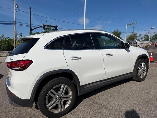 Polar White 2022 Mercedes-Benz GLA 250 Base 4MATIC