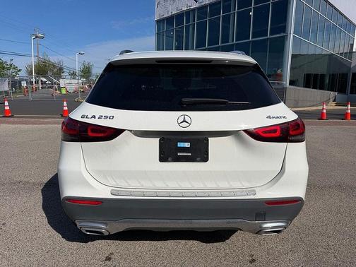 Polar White 2022 Mercedes-Benz GLA 250 Base 4MATIC