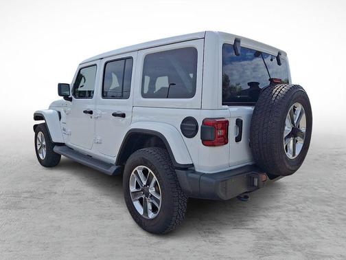 Bright White Clearcoat 2021 Jeep Wrangler Unlimited Sahara