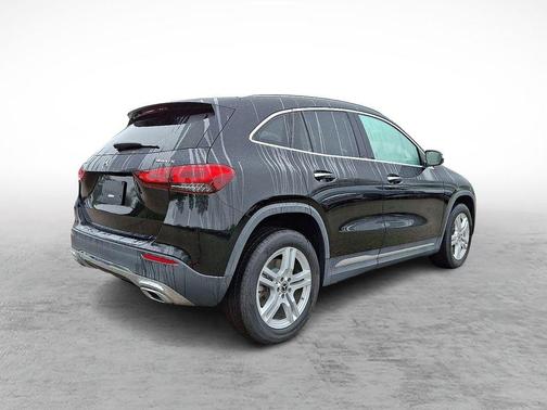 2022 Mercedes-Benz GLA 250 Base 4MATIC