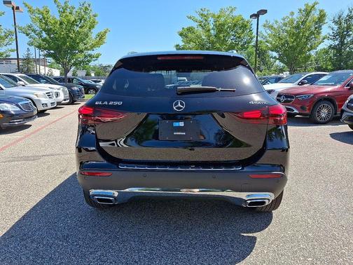 2025 Mercedes-Benz GLA 250 Base 4MATIC