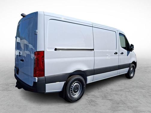 Arctic White 2026 Mercedes-Benz Sprinter 2500