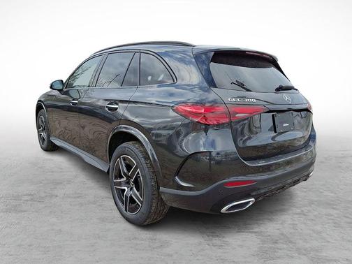 Graphite Gray Metallic 2026 Mercedes-Benz GLC 300 Base 4MATIC