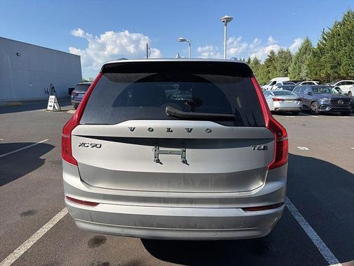 Bright Silver Metallic 2022 Volvo XC90 T6 Momentum 7 Passenger
