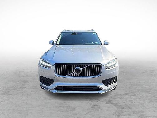 Bright Silver Metallic 2022 Volvo XC90 T6 Momentum 7 Passenger