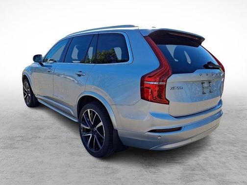 Bright Silver Metallic 2022 Volvo XC90 T6 Momentum 7 Passenger