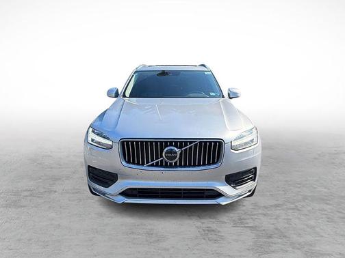 Bright Silver Metallic 2022 Volvo XC90 T6 Momentum 7 Passenger
