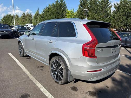 Bright Silver Metallic 2022 Volvo XC90 T6 Momentum 7 Passenger