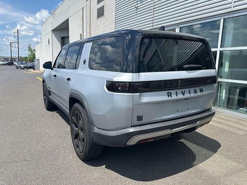 2024 Rivian R1S Adventure
