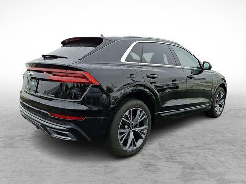 2023 Audi Q8 55 Premium Plus