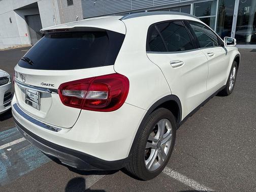 2017 Mercedes-Benz GLA 250 Base 4MATIC