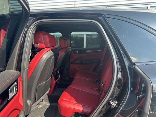 2023 Porsche Cayenne Base (Tiptronic)