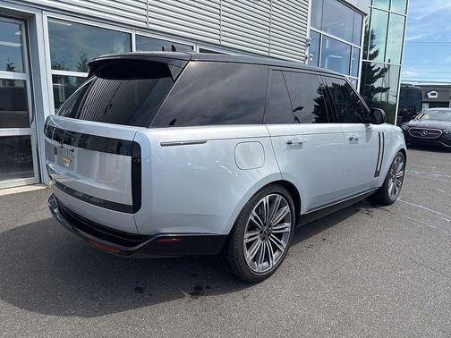 2024 Land Rover Range Rover P530 SE