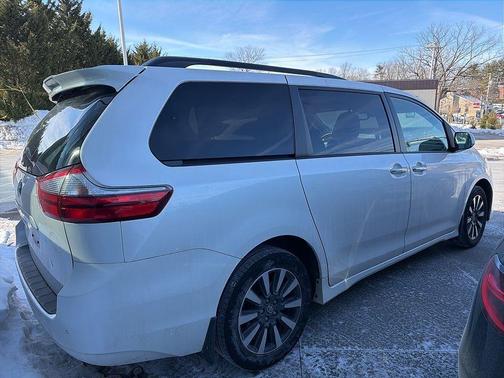 2020 Toyota Sienna XLE Premium