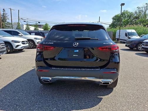 2022 Mercedes-Benz GLA 250 Base 4MATIC