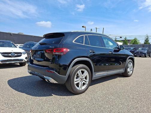2022 Mercedes-Benz GLA 250 Base 4MATIC