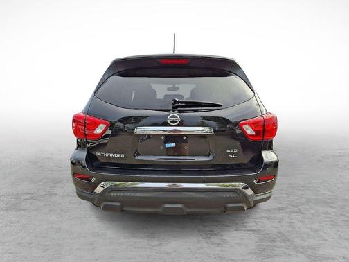 2018 Nissan Pathfinder SL