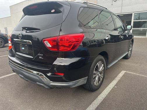 2018 Nissan Pathfinder SL