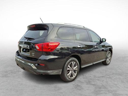 2018 Nissan Pathfinder SL