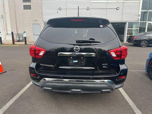 2018 Nissan Pathfinder SL