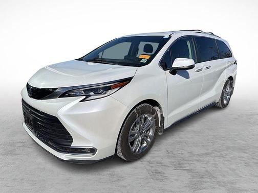 2022 Toyota Sienna Platinum 7 Passenger