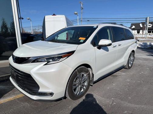 2022 Toyota Sienna Platinum 7 Passenger