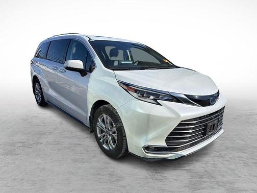 2022 Toyota Sienna Platinum 7 Passenger