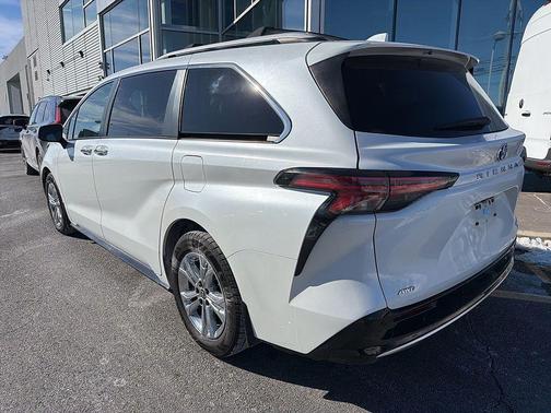 2022 Toyota Sienna Platinum 7 Passenger