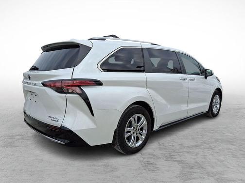 2022 Toyota Sienna Platinum 7 Passenger
