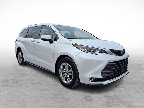 2022 Toyota Sienna Platinum 7 Passenger