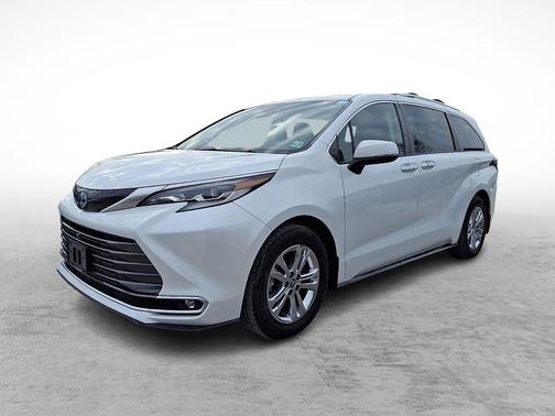 2022 Toyota Sienna Platinum 7 Passenger