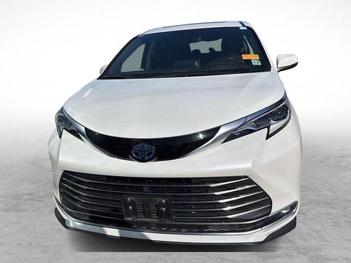 2022 Toyota Sienna Platinum 7 Passenger