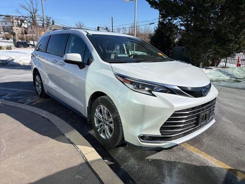 2022 Toyota Sienna Platinum 7 Passenger
