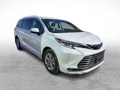 2022 Toyota Sienna Platinum 7 Passenger