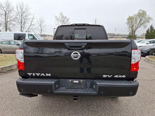 2021 Nissan Titan SV