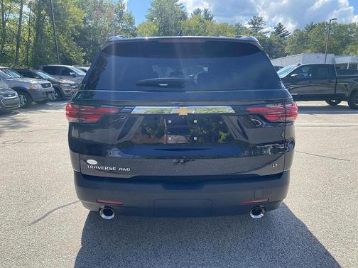 Mosaic Black Metallic 2023 Chevrolet Traverse LT Cloth
