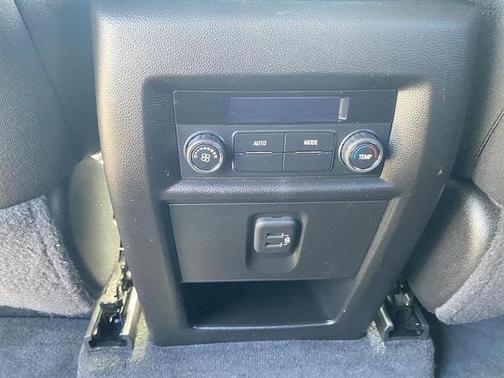 Mosaic Black Metallic 2023 Chevrolet Traverse LT Cloth