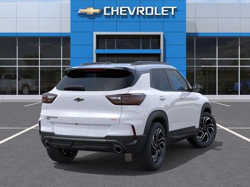 Iridescent Pearl Tricoat 2026 Chevrolet Trailblazer RS