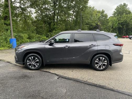 2024 Toyota Highlander Hybrid XLE