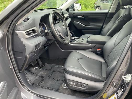 2024 Toyota Highlander Hybrid XLE