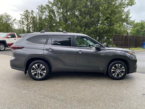 2024 Toyota Highlander Hybrid XLE