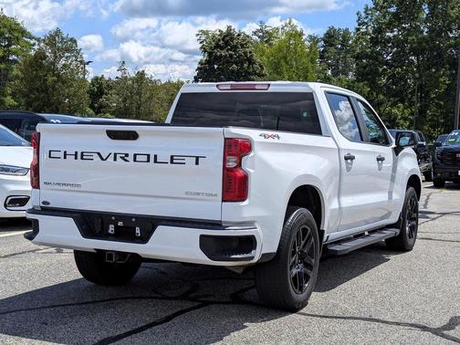 Summit White 2023 Chevrolet Silverado 1500 Custom