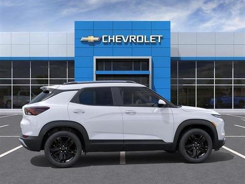 Summit White 2026 Chevrolet Trailblazer LT