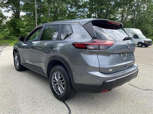 Gun Metallic 2024 Nissan Rogue S