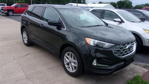 Green 2022 Ford Edge SEL