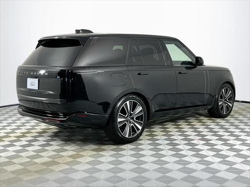 2025 Land Rover Range Rover P550e SE
