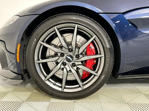 2020 Aston Martin Vantage Base