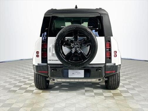 2025 Land Rover Defender 90 P400 X-Dynamic SE
